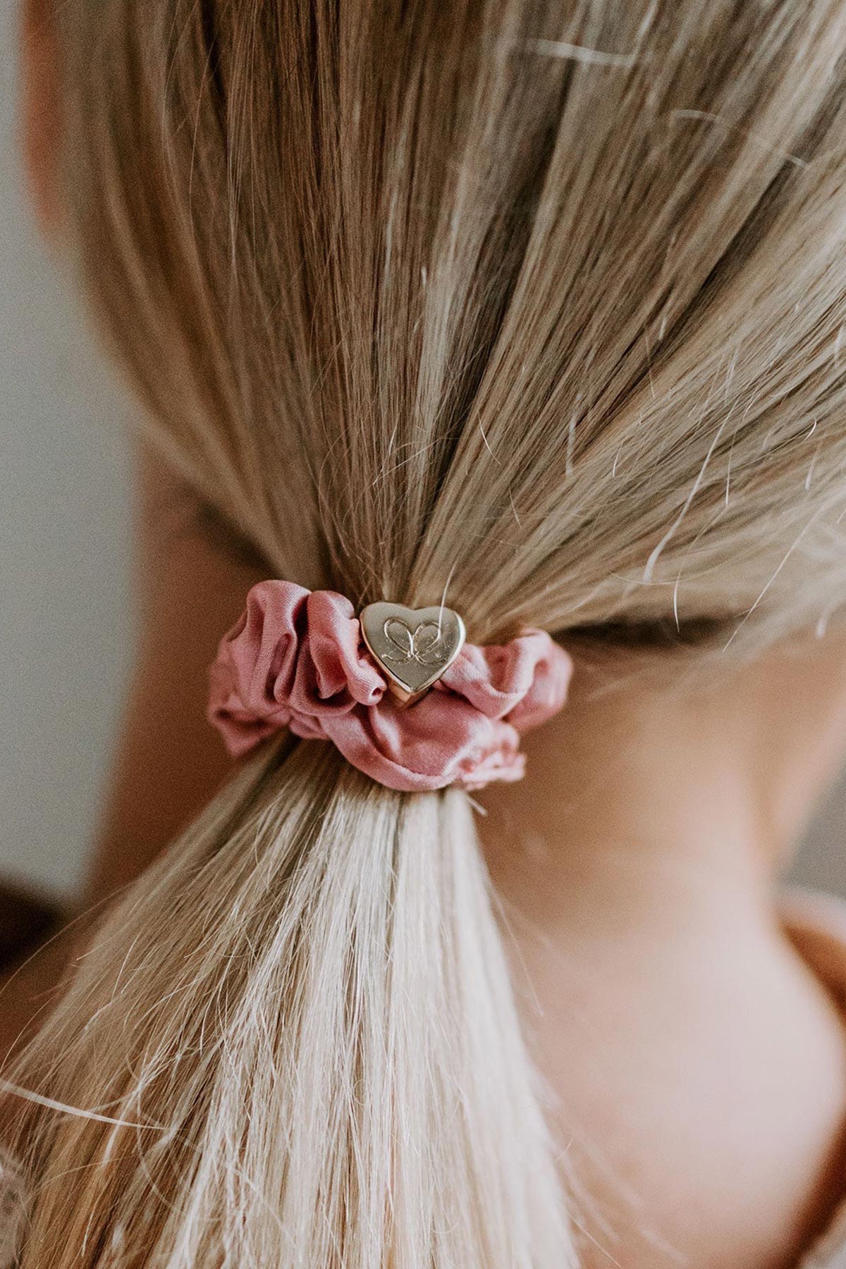 by Eloise Gold Heart Silk Scrunchie In Champagne Pink