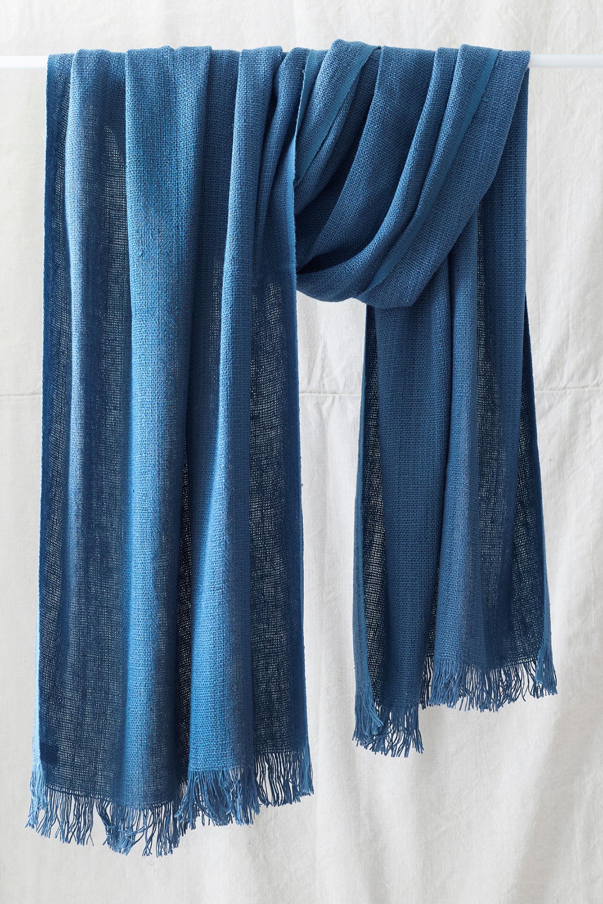 Aura Que Bibek banana yarn scarf in slate blue