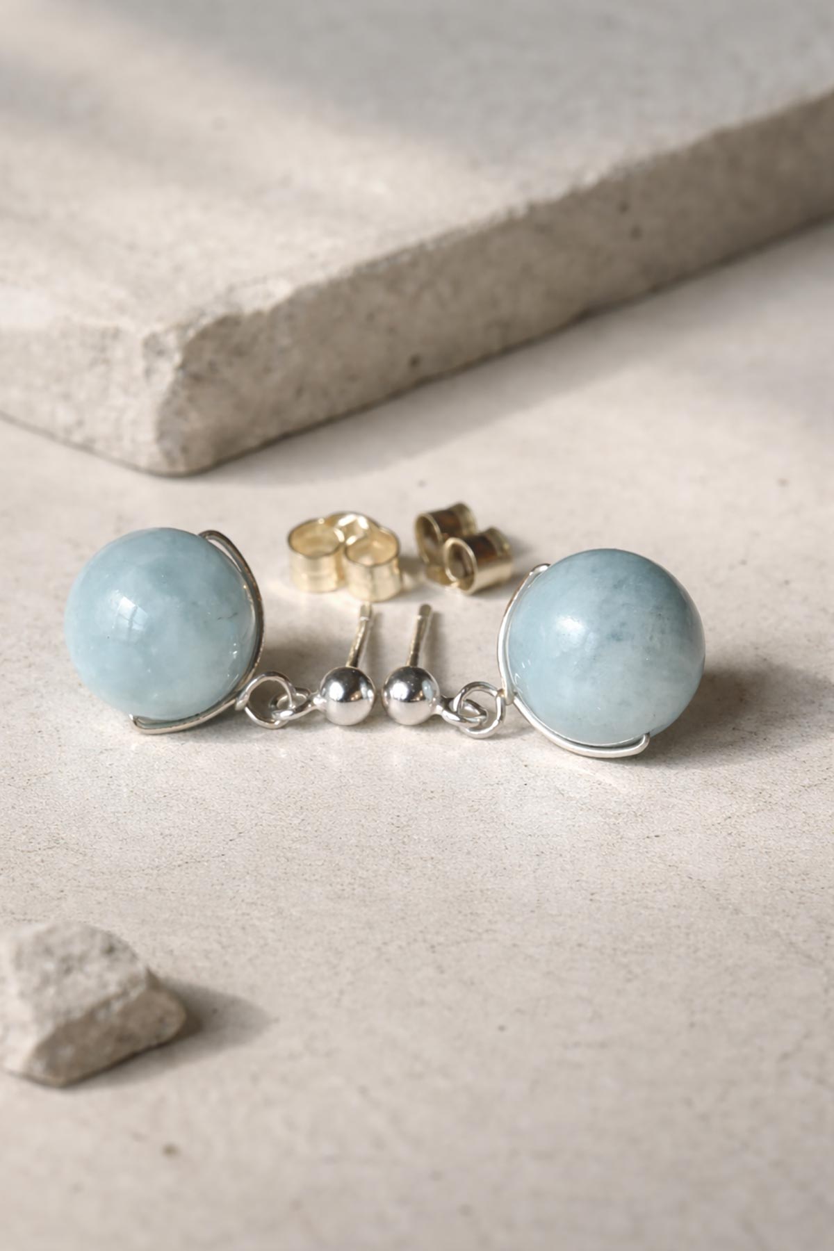 Aquamarine stud earrings detail view