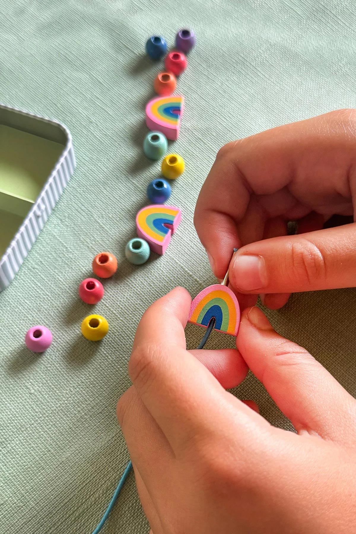 Rainbow bracelet gift kit for kids