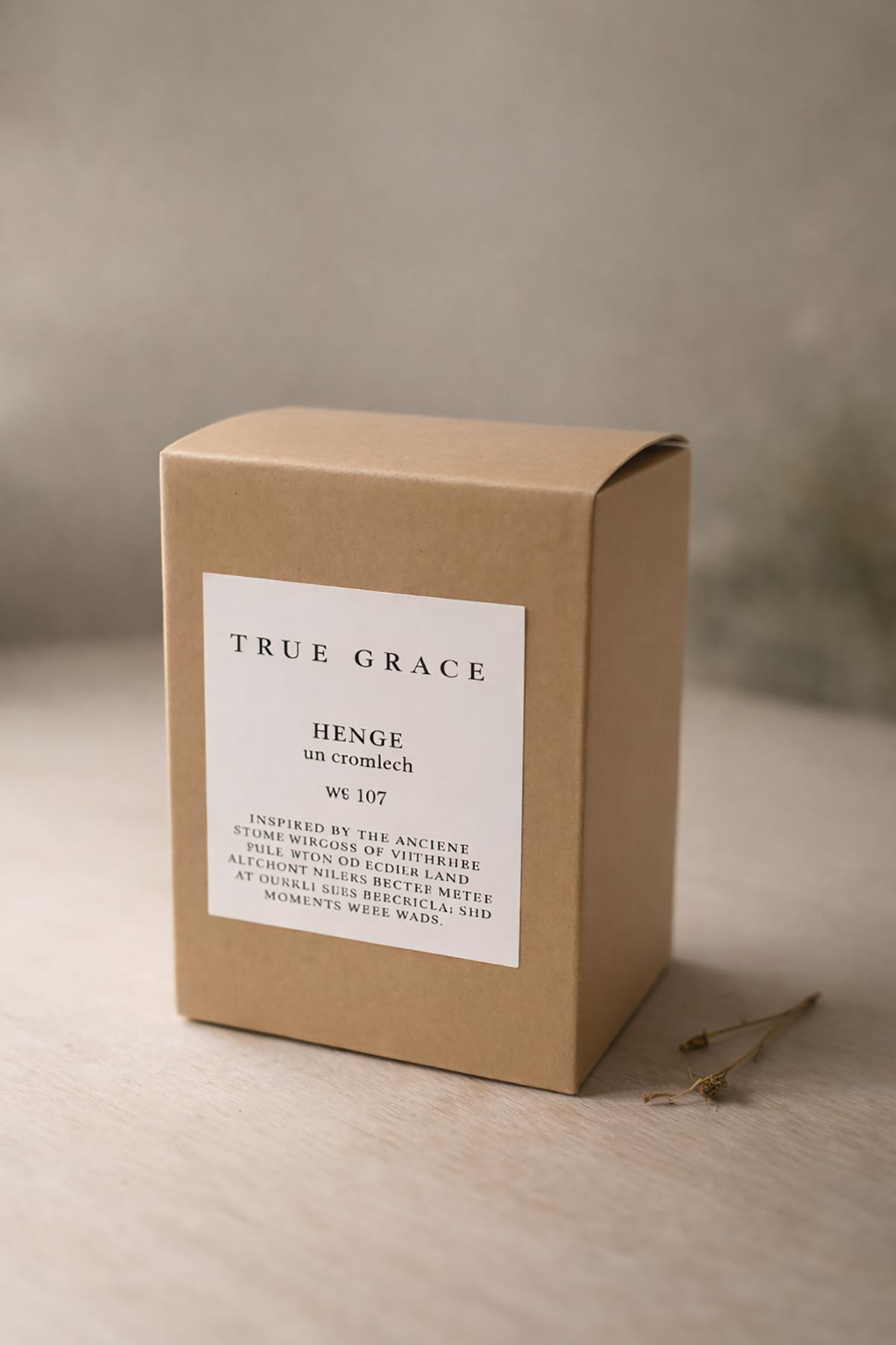 Henge 20cl candle with warm earthy scent in glass jar Urban Wild