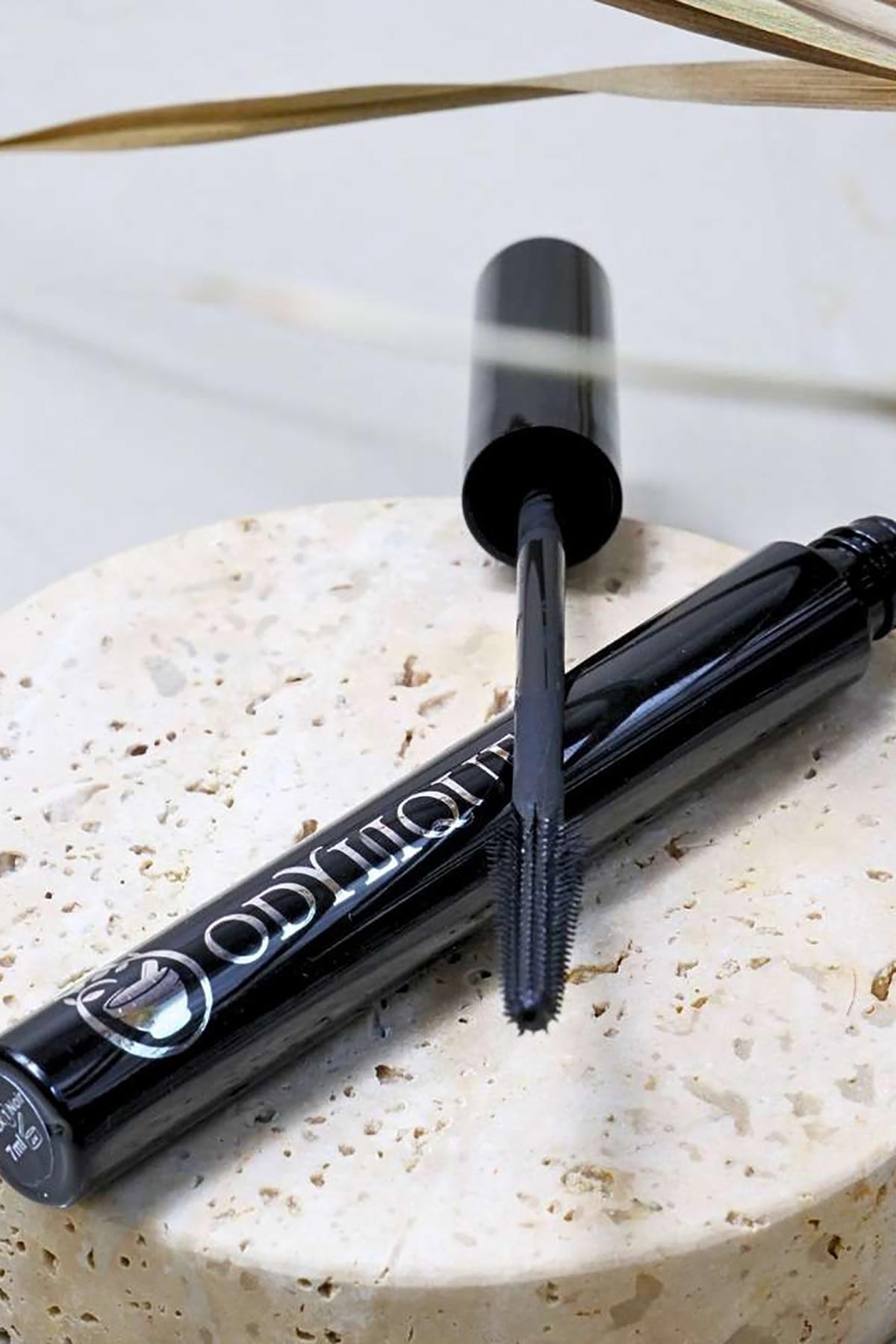 Natural mascara for sensitive eyes