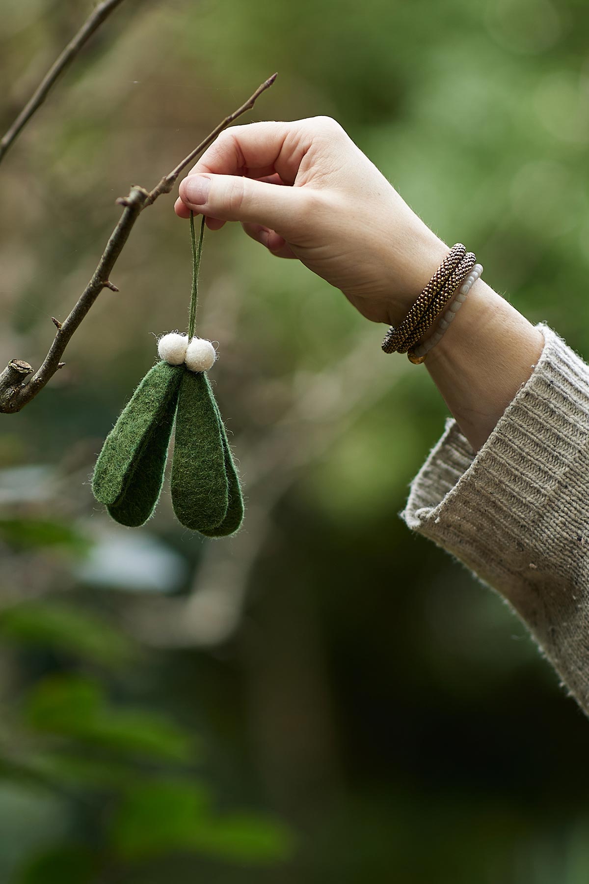 Aura Que Lisso felt mistletoe decoration