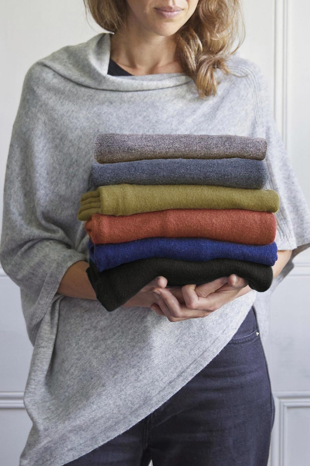 Folded Risi merino poncho in olive green