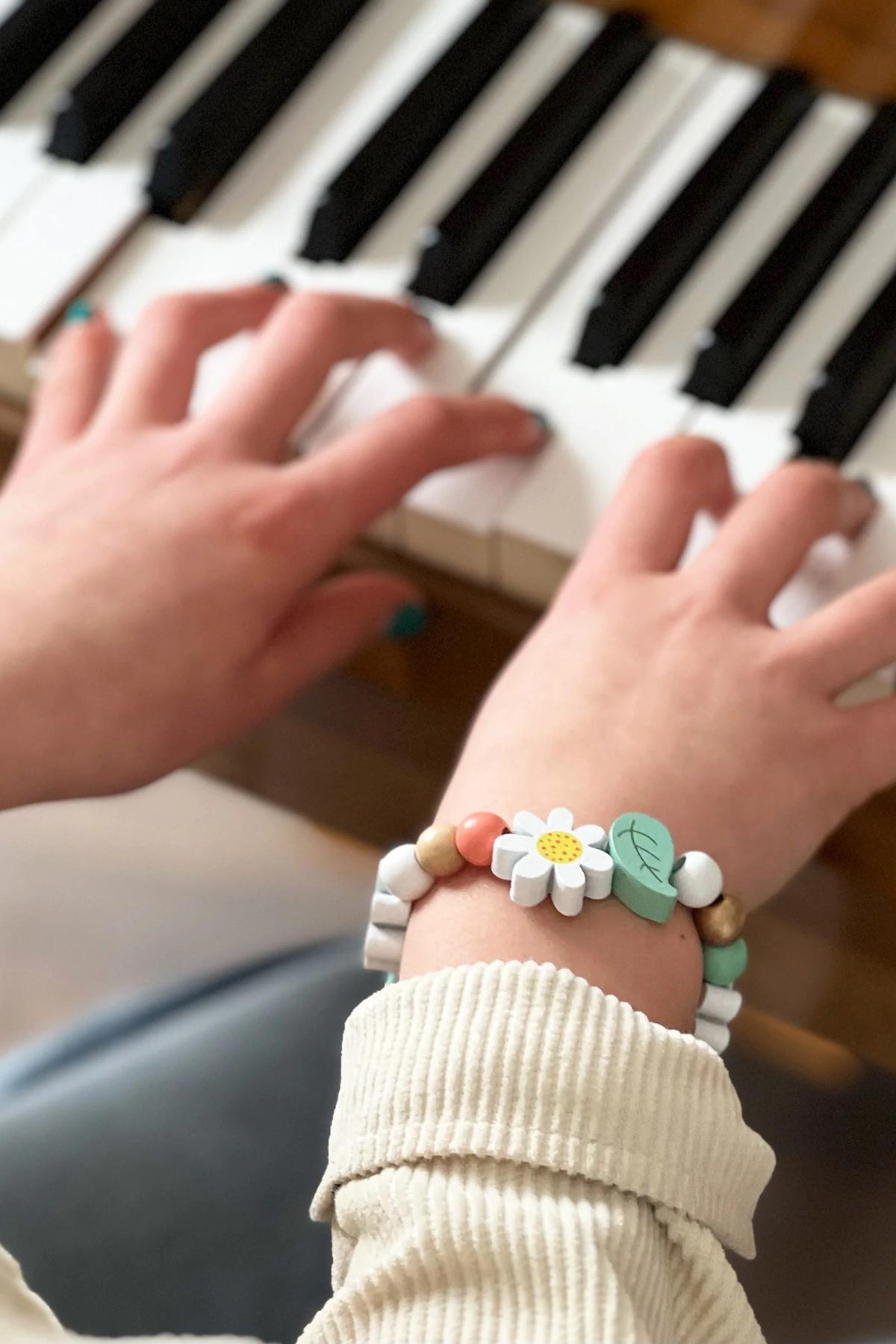 Wooden bead bracelet kit daisy theme