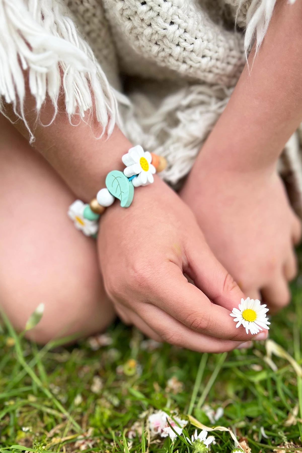 Plastic-free bracelet making kit for kids