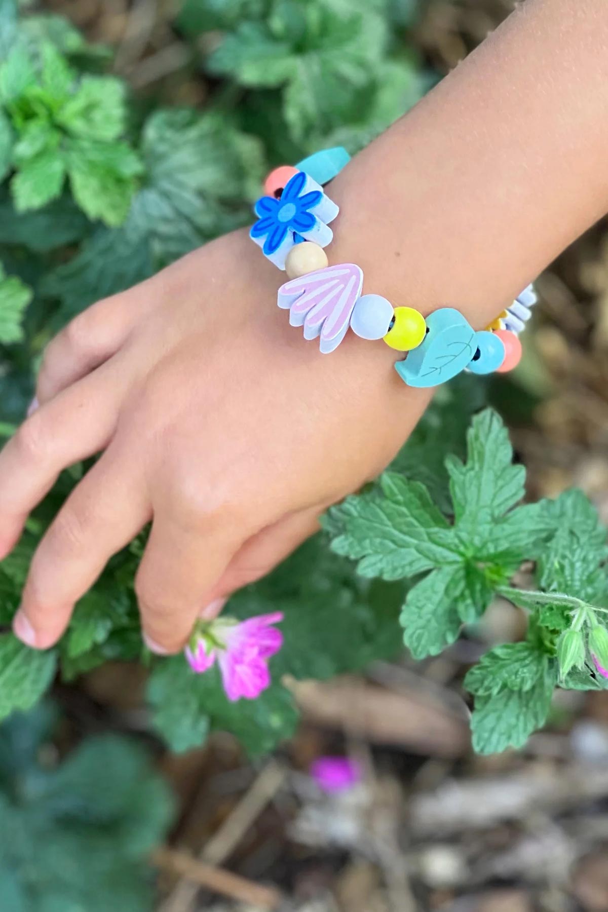 Plastic-free floral bracelet making kit