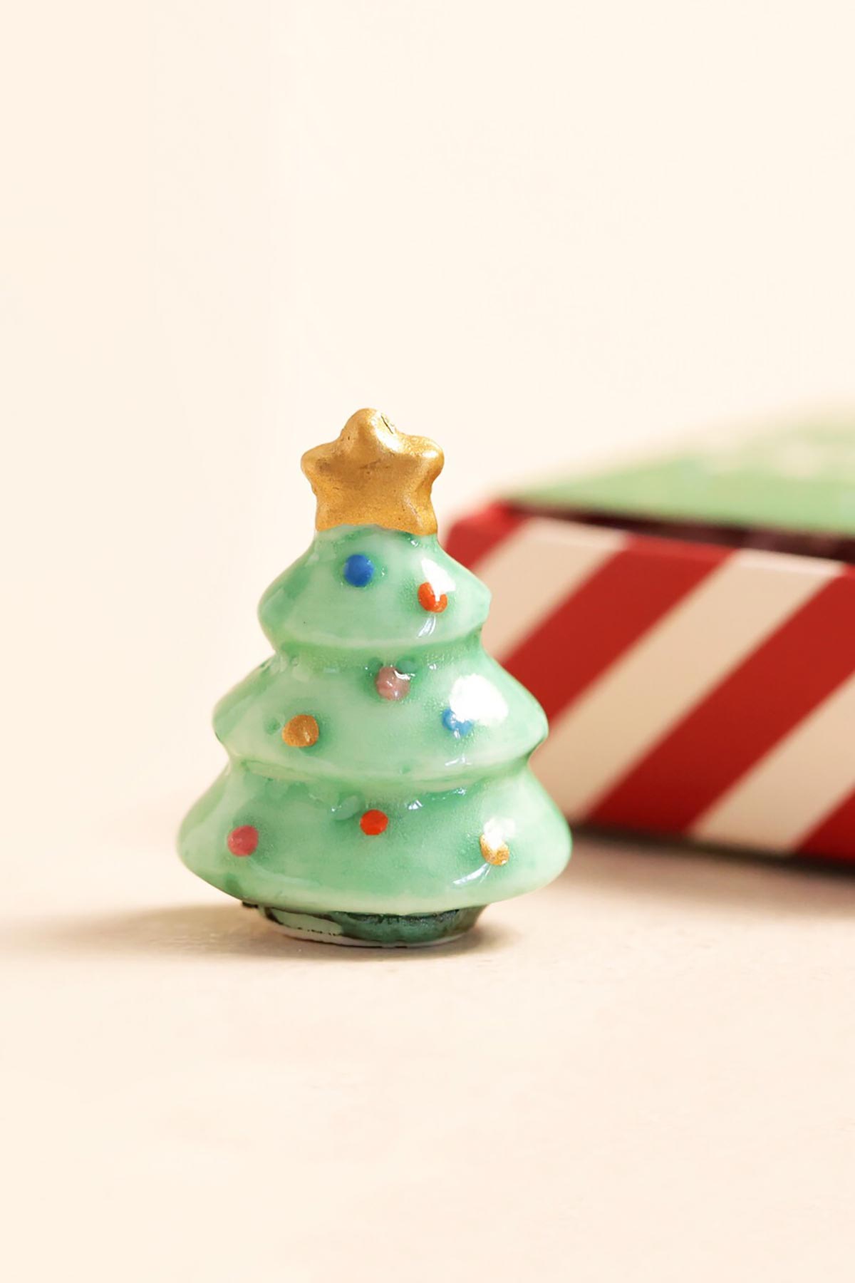 Lisa Angel Tiny Matchbox Ceramic Token Christmas Tree box top view