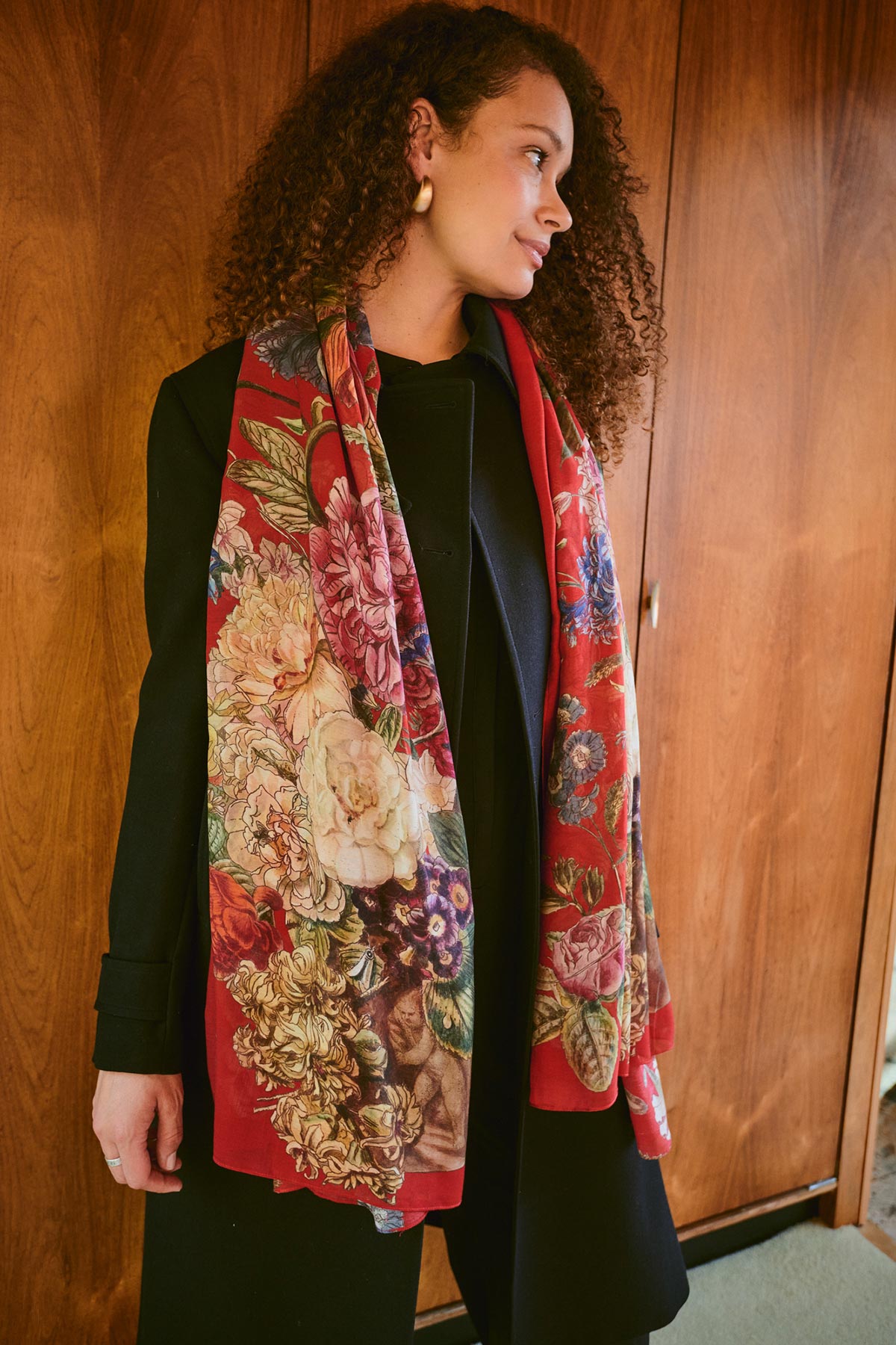 ohs-primula-berry-scarf-onmodel